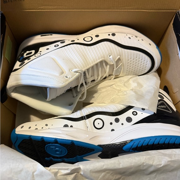 Q4 Sports Shoes Size 12.5M Bright White Aster Blue  Q4 MB-014 Brand New in Box - Picture 1 of 2